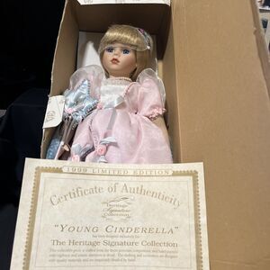 1999 Limited Edition Young Cinderella Heritage Signature Collection